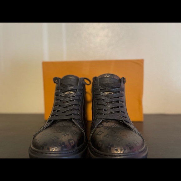 Louis Vuitton - Picture 3 of 4